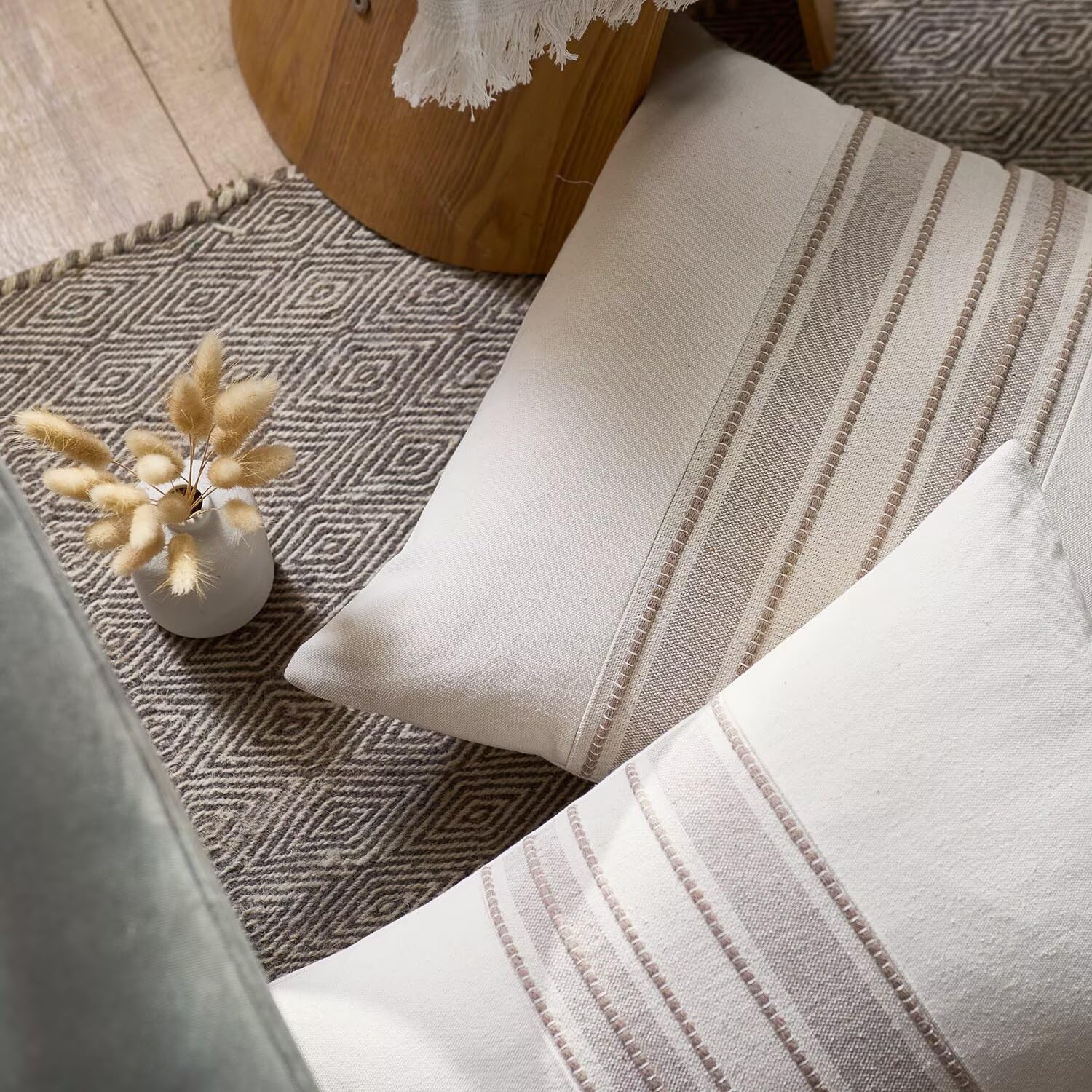 Amazon.co.jp: クッションカバー ストライプ糸染めのクッション